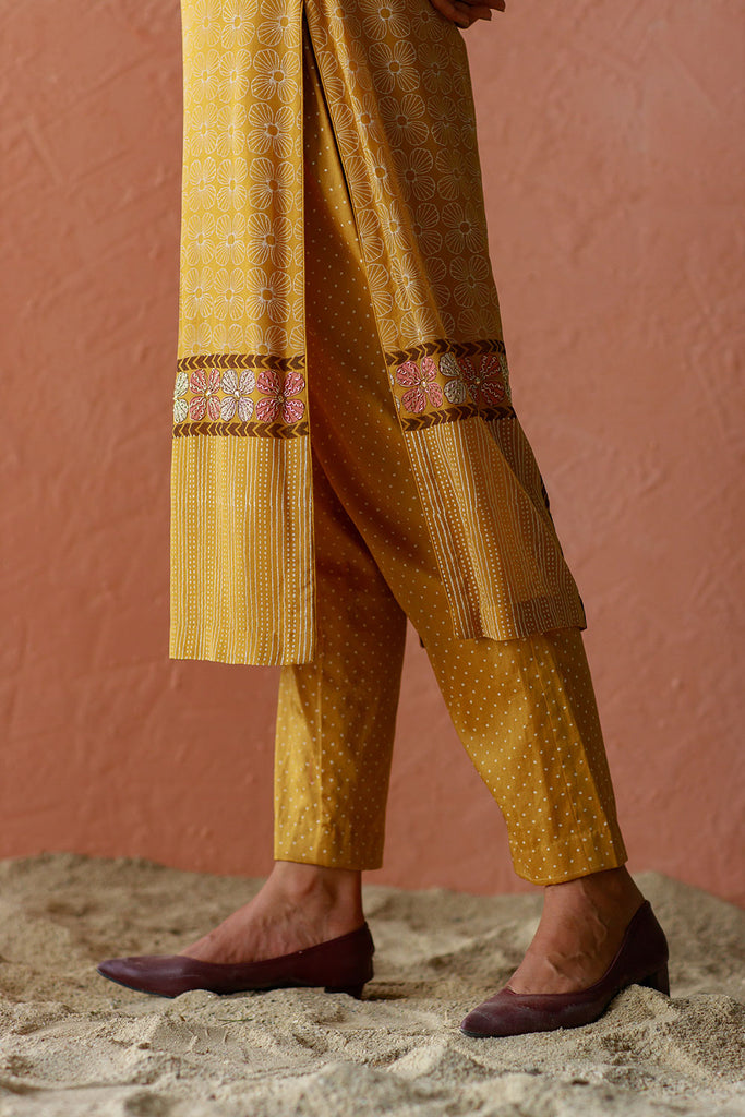 Vaamsi Womens Silk Blend Embroidered Solid Kurta Trouser With Dupatta  PKSKD1734XSYellow  Amazonin Toys  Games